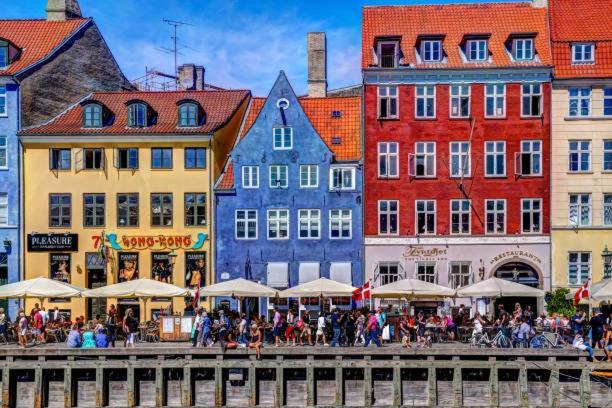 - Steps From Tivoli & Nyhavn Leilighet